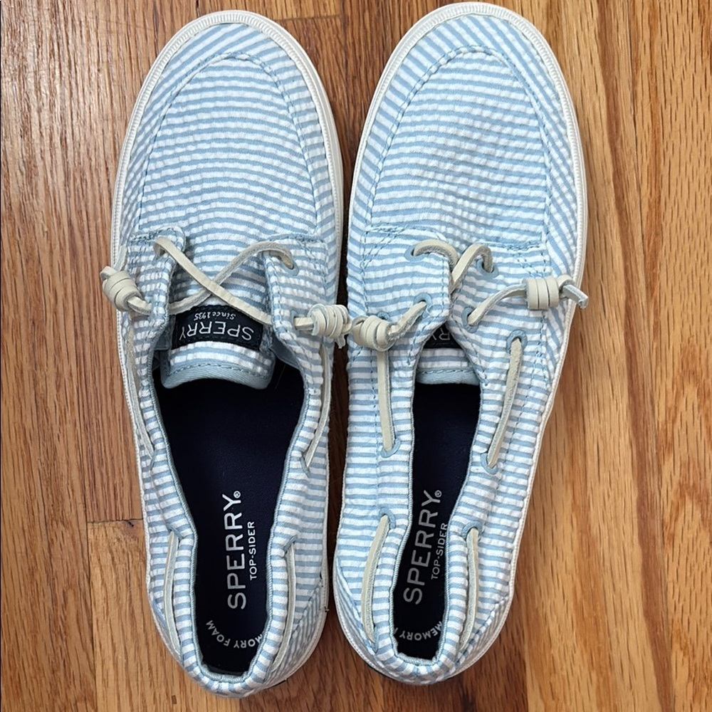 NWOT Sperry Blue and White Seersucker Striped Boat Shoes
